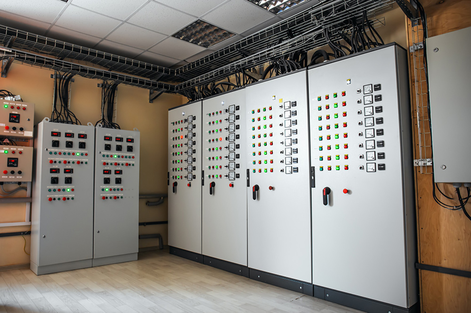 Schalt­anlagen­bau bei Asel Elektrotechnik GmbH in Esthal